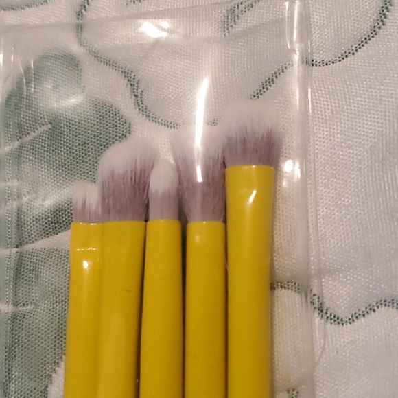 Lavish Essential Eye Collection - Picture 3 of 3